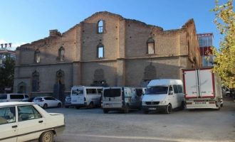 Οι Τούρκοι έχουν κάνει πάρκινγκ αρμένικη εκκλησία 200 ετών (φωτο)