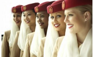 Αλλάζει τη σύνθεση των πληρωμάτων στα αεροσκάφη η Emirates μετά το διάταγμα Τραμπ