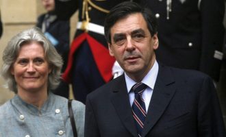 Η ανατροπή για τον Φιγιόν στη Γαλλία μετά το σκάνδαλο με τη γυναίκα του