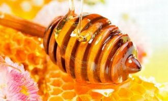 Μέλι: 5 οφέλη για την υγεία μας – Ποια ποικιλία μπορούν να τρώνε και οι διαβητικοί