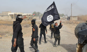 Το Ισλαμικό Κράτος δίνει μάχες στη Συρία και χάνει έδαφος στο Ιράκ