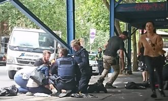 ΣΟΚ: Aυτοκίνητο “σάρωσε” πεζούς στη Μελβούρνη – Τρεις νεκροί – Πληροφορίες για ελληνική καταγωγή του δράστη (βίντεο)