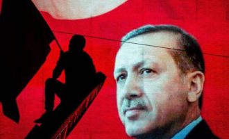 Νέο πογκρόμ Ερντογάν: “Καθάρισε” 107 δικαστές και εισαγγελείς ως “Γκιουλενιστές”