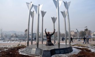 Οι Τούρκοι κατέστρεψαν το μνημείο της Σφαγής του Ρομπόσκι στην Άμιδα (φωτο)