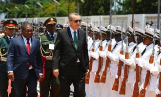 O Ερντογάν ζήτησε βοήθεια της Μοζαμβίκης για την εξάρθρωση του δικτύου Γκιουλέν