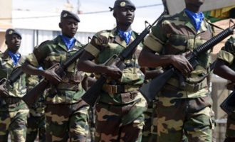 O στρατός της Σενεγάλης εισέβαλλε στη Γκάμπια