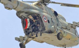 Ελικόπτερα της Συρίας μετέφεραν ενισχύσεις στην πολιορκημένη Ντέιρ Αλ Ζουρ