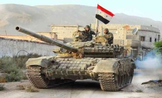 Ο στρατός της Συρίας προσπαθεί να διώξει το Ισλαμικό Κράτος από τις πετρελαιοπηγές της Χομς