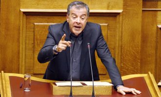 Ο Θεοδωράκης ξεκαθαρίζει ότι δεν θα ψηφίσει νέα μέτρα