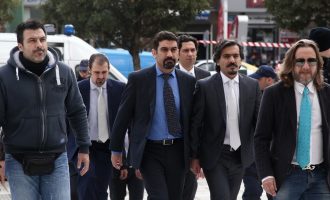 Σε δίκη και πάλι οι οκτώ Τούρκοι στρατιωτικοί μετά τη νέα αίτηση της Άγκυρας για έκδοση