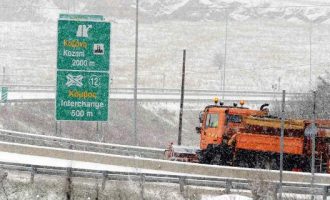Η σφοδρή χιονόπτωση προκαλεί μπλακ άουτ στη Δυτική Μακεδονία – Χωρίς ρεύμα 40 χωριά