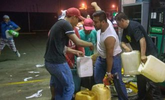 Χάος στο Μεξικό: 500 συλλήψεις και νεκρός αστυνομικός για την αύξηση της βενζίνης