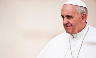 O Πάπας έρχεται στην Ελλάδα – Δέχθηκε την πρόσκληση της Σακελλαροπούλου