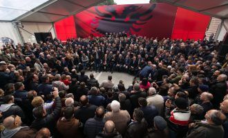 Λουλζίμ Μπάσα: Αλβανοί μετανάστες από την Ελλάδα στις διαδηλώσεις κατά Ράμα