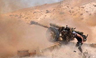 Στα 24 χλμ δυτικά της Παλμύρας ο συριακός στρατός – Σκληρές μάχες στην έρημο