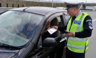 Αγρίεψε η Τροχαία: 30 συλλήψεις παράνομων οδηγών το Σαββατόβραδο