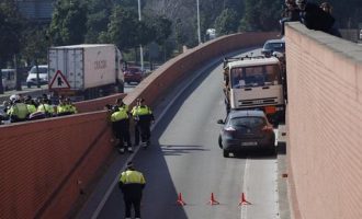 Τρελή πορεία κλεμμένου φορτηγού που μετέφερε βουτάνιο στη Βαρκελώνη (βίντεο)