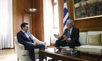 Τι συζήτησαν Τσίπρας – Αβραμόπουλος στo γραφείο του πρωθυπουργού στη Βουλή