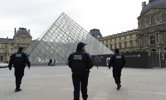 Τρόμος στο Παρίσι – Πυροβολισμοί στο μουσείο του Λούβρου
