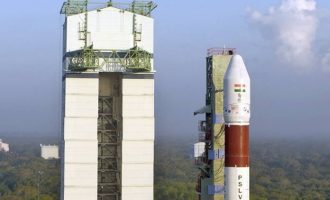 104 δορυφόρους εκτόξευσε ταυτόχρονα στο διάστημα η Ινδία (βίντεο)