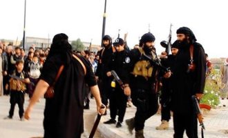 Το Ισλαμικό Κράτος έκαψε ζωντανούς εννέα ανθρώπους (και παιδιά) στο Κιρκούκ του Ιράκ