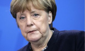 Γερμανία: Δημοσκόπηση ΣΟΚ για τη Μέρκελ βάζει φωτιά στον προεκλογικό αγώνα