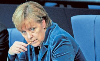 H Μέρκελ σκύβει το κεφάλι στον Τραμπ: Γερμανία και ΕΕ θέλουμε καλές σχέσεις με τις ΗΠΑ
