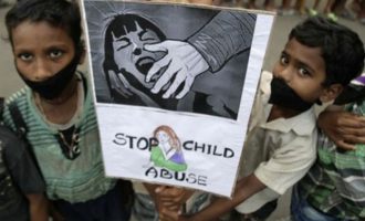 Ινδή υπουργός: Οι βιαστές πρέπει να δέρνονται έως ότου βγει το δέρμα τους