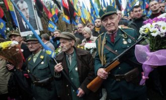 Πρωτοβουλία για επίλυση της κρίσης στην Ουκρανία αναλαμβάνει ο Μακρόν