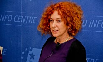 Η Ρομάνα Βλαχούτιν -πρέσβης της ΕΕ στην Αλβανία- αρνείται τις σχέσεις της με τον Σόρος