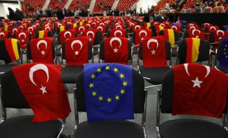 Ευρωβουλευτές ζητούν να «παγώσουν» οι ενταξιακές διαπραγματεύσεις με την Τουρκία