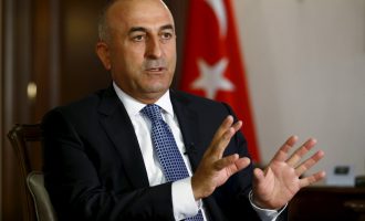 Νέα «προειδοποίηση» Τσαβούσογλου: Oι σχέσεις Τουρκίας-ΗΠΑ είναι κοντά στην «κατάρρευση»