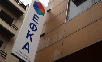 ΣΥΡΙΖΑ για ΕΦΚΑ: Εύνοια γαλάζιων καλοπληρωμένων αλεξιπτωτιστών σε βάρος δημοσίων υπαλλήλων