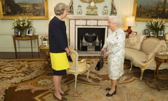 Η βασίλισσα Ελισάβετ έδωσε το ΟΚ στην Μέι να ξεκινήσει το Brexit