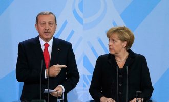 Η Μέρκελ “μπλοκάρει” όλες τις πηγές  χρηματοδότησης προς την Τουρκία