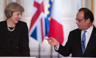 Το αυστηρό μήνυμα Ολάντ στην Μέι για τις σχέσεις ΕΕ – Βρετανίας μετά το Brexit