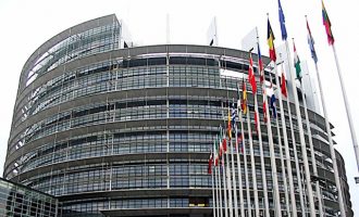 Ευρωπαϊκό Κοινοβούλιο: Το Brexit μπορεί να ακυρωθεί