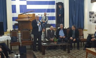 Ο Τέρενς Κουίκ συναντήθηκε με την Ελληνική Ομογένεια στα Ιεροσόλυμα