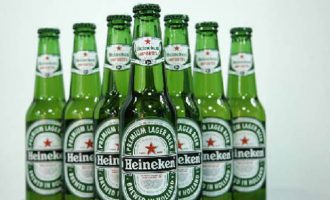 Η ουγγρική κυβέρνηση  κόβει ως «κομμουνιστικό σύμβολο» το αστέρι της Heineken