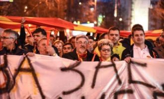 Οι οπαδοί του Γκρουέφσκι διαδηλώνουν στα Σκόπια για να σώσουν τον ψευδομακεδονισμό τους