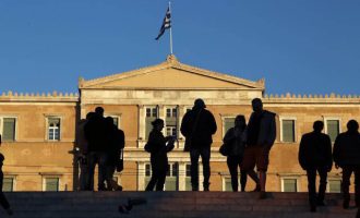 «Θέμα πολιτικής επιβίωσης για την ελληνική κυβέρνηση να μην περικόψει τις συντάξεις»