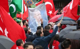 Συνταγματικό Δικαστήριο: Παράνομες οι πολιτικές συγκεντρώσεις στη Γερμανία από Τούρκους