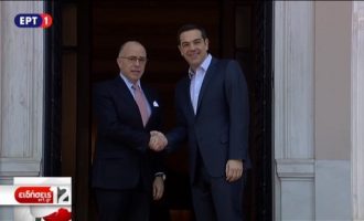 Τσίπρας στη συνάντηση με Καζνέβ: Η Ελλάδα θα βγει πιο δυνατή από την κρίση (βίντεο)