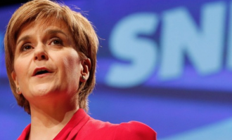 Στέρτζον: Η Μέι θα αποτύχει παταγωδώς να παρεμποδίσει νέο δημοψήφισμα στη Σκωτία