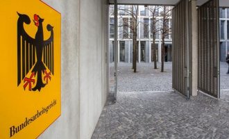 Γερμανοί δικαστές έκριναν παράνομες τις περικοπές μισθών Ελλήνων δασκάλων στη Γερμανία