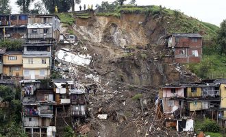 Πνίγηκε στη λάσπη και πάλι η Κολομβία – Τουλάχιστον 17 νεκροί και 20 αγνοούμενοι (φωτο)