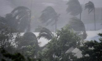 Tη Νέα Ζηλανδία σαρώνει ο κυκλώνας “Ντέμπι” μετά το φονικό πέρασμα από την Αυστραλία