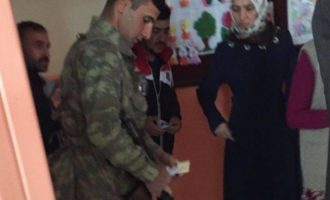 Τούρκοι στρατιώτες μπήκαν σε κουρδικό εκλογικό τμήμα και απείλησαν τους ψηφοφόρους