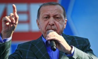 Ο Ερντογάν ετοιμάζεται να επιστρέψει στην ηγεσία του ισλαμιστικού AKP