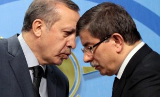 Διχασμένο μεταξύ Ερντογάν και Νταβούτογλου-Γκιουλ το AKP – “Ισορροπία του τρόμου”